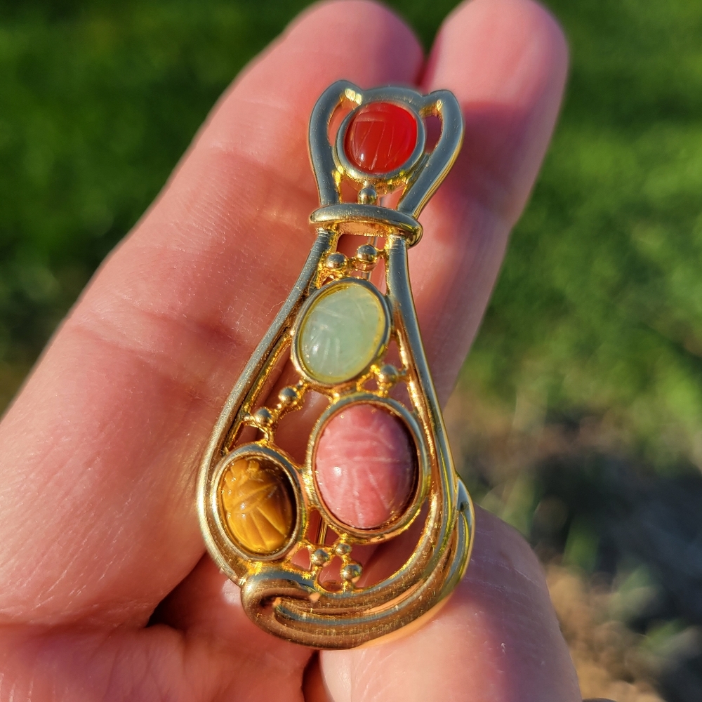 Cat Brooch w/ Scarab Accents ~ Gold-tone Metal ~ Colorful! 1990s(?) ~ Cute! - Picture 8 of 13